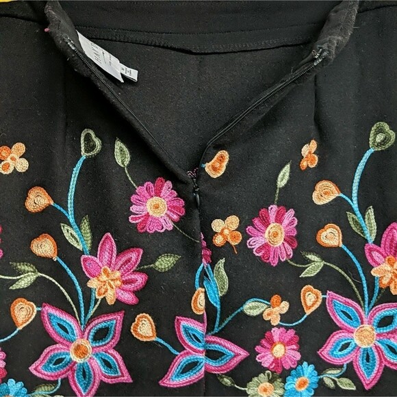 HAYDEN Los Angeles Mini Skirt Women Medium Embroidered Flowers Black Bright M - Picture 8 of 8